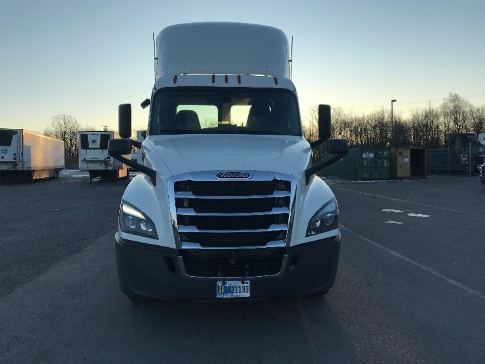 Day Cab Tractor-Heavy Duty Tractors-Freightliner-2020-T12664ST-Pottsville-PA-674,890\n\t\tmiles-$ 31,500 - Image 2