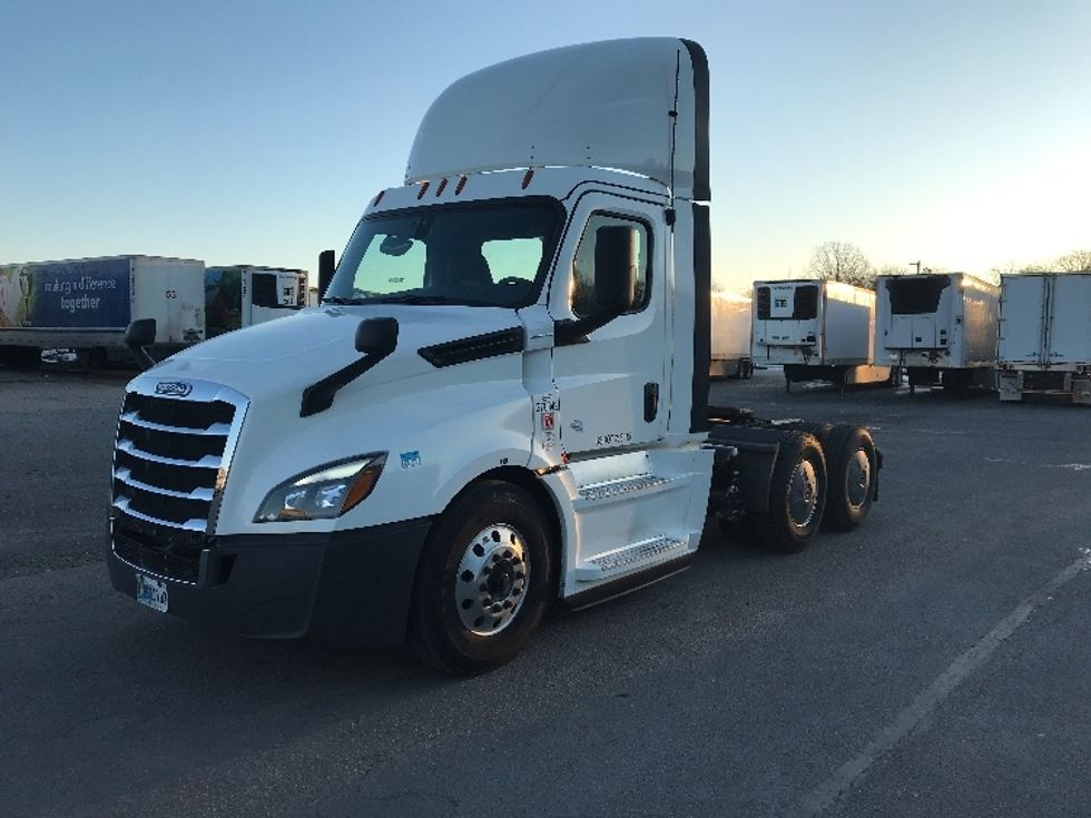 Day Cab Tractor-Heavy Duty Tractors-Freightliner-2020-T12664ST-Pottsville-PA-674,890\n\t\tmiles-$ 31,500 - Image 3
