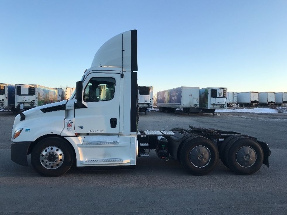 Day Cab Tractor-Heavy Duty Tractors-Freightliner-2020-T12664ST-Pottsville-PA-674,890\n\t\tmiles-$ 31,500 - Image 4