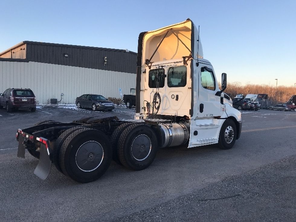 Day Cab Tractor-Heavy Duty Tractors-Freightliner-2020-T12664ST-Pottsville-PA-674,890\n\t\tmiles-$ 31,500 - Image 7
