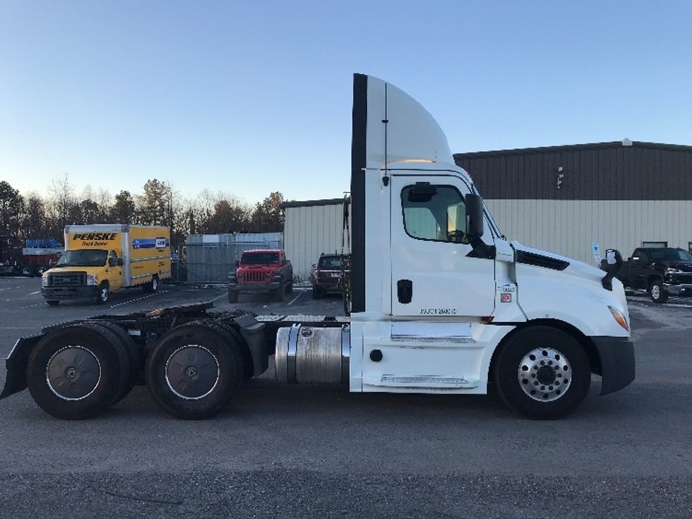 Day Cab Tractor-Heavy Duty Tractors-Freightliner-2020-T12664ST-Pottsville-PA-674,890\n\t\tmiles-$ 31,500 - Image 8