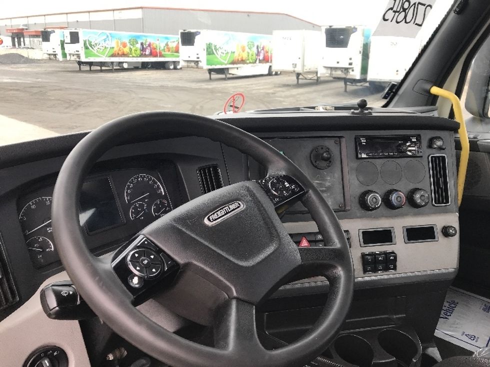 Day Cab Tractor-Heavy Duty Tractors-Freightliner-2020-T12664ST-Pottsville-PA-682,193\n\t\tmiles-$ 29,500 - Image 10