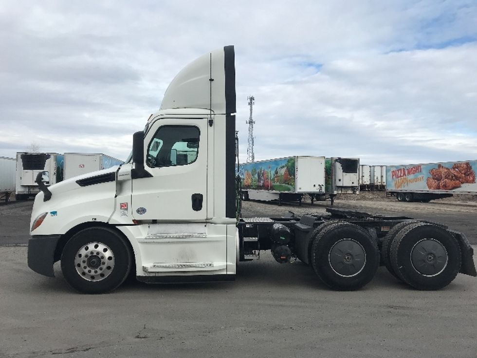 2020 Freightliner Cascadia 126" Day cab photo 4