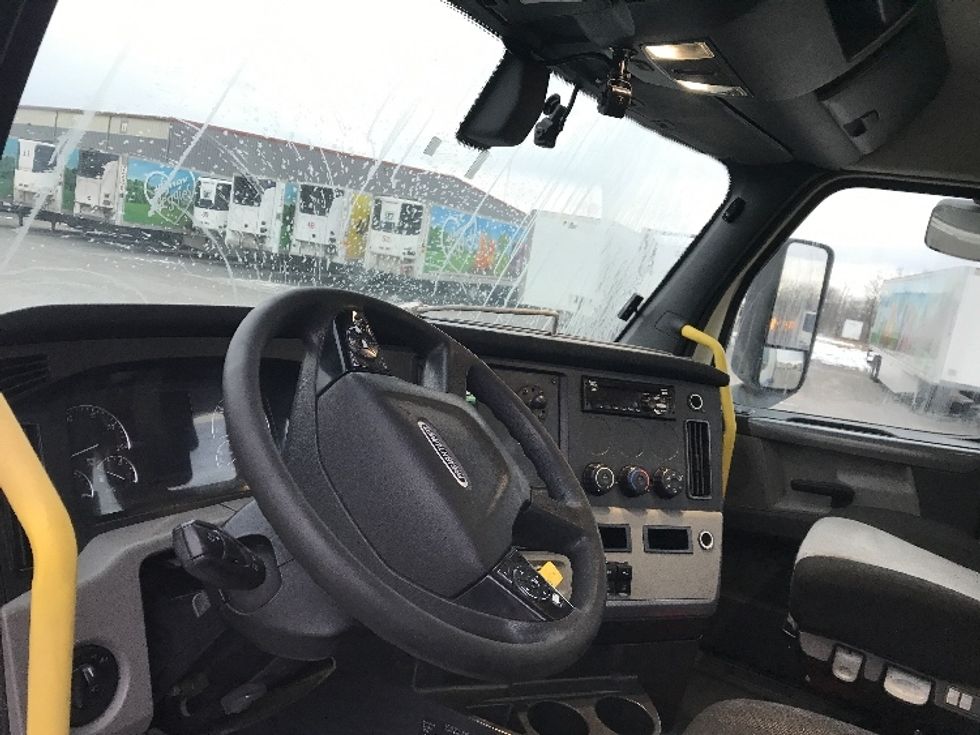 Day Cab Tractor-Heavy Duty Tractors-Freightliner-2020-T12664ST-Pottsville-PA-761,938\n\t\tmiles-$ 28,500 - Image 10