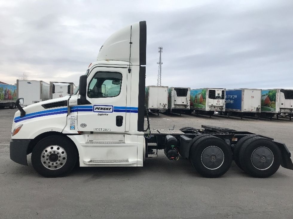 Day Cab Tractor-Heavy Duty Tractors-Freightliner-2020-T12664ST-Pottsville-PA-761,938\n\t\tmiles-$ 28,500 - Image 4
