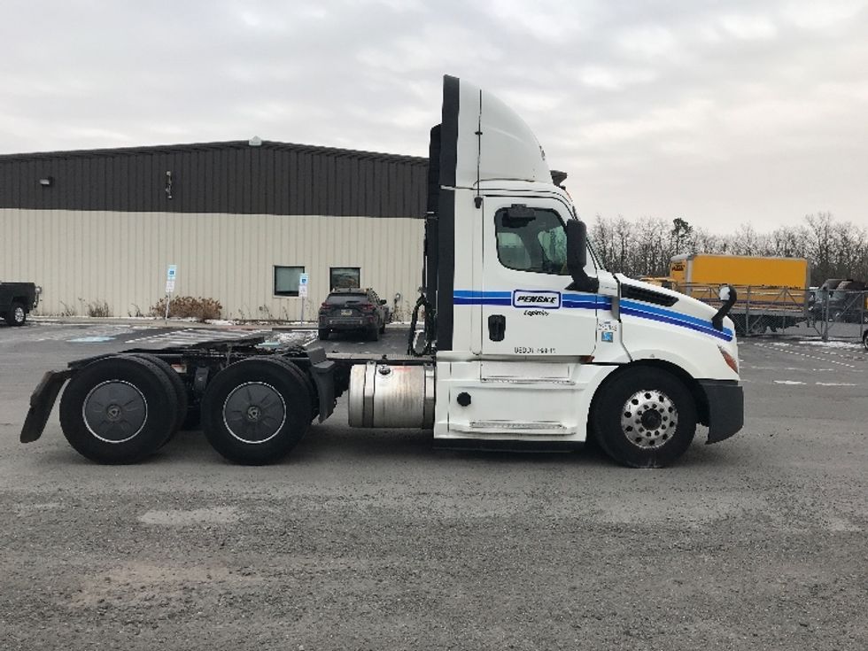 Day Cab Tractor-Heavy Duty Tractors-Freightliner-2020-T12664ST-Pottsville-PA-761,938\n\t\tmiles-$ 28,500 - Image 8