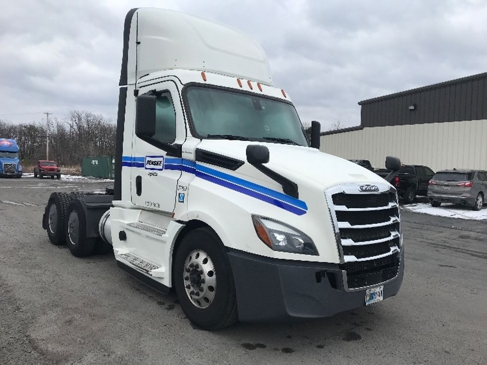 Day Cab Tractor-Heavy Duty Tractors-Freightliner-2020-T12664ST-Pottsville-PA-784,009\n\t\tmiles-$ 28,500 - Image 1