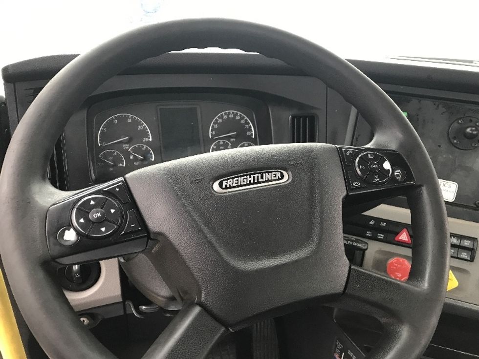 Day Cab Tractor-Heavy Duty Tractors-Freightliner-2020-T12664ST-Pottsville-PA-784,009\n\t\tmiles-$ 28,500 - Image 11