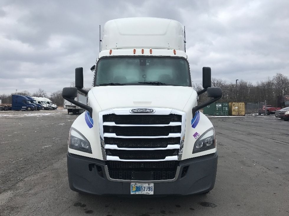 Day Cab Tractor-Heavy Duty Tractors-Freightliner-2020-T12664ST-Pottsville-PA-784,009\n\t\tmiles-$ 28,500 - Image 2