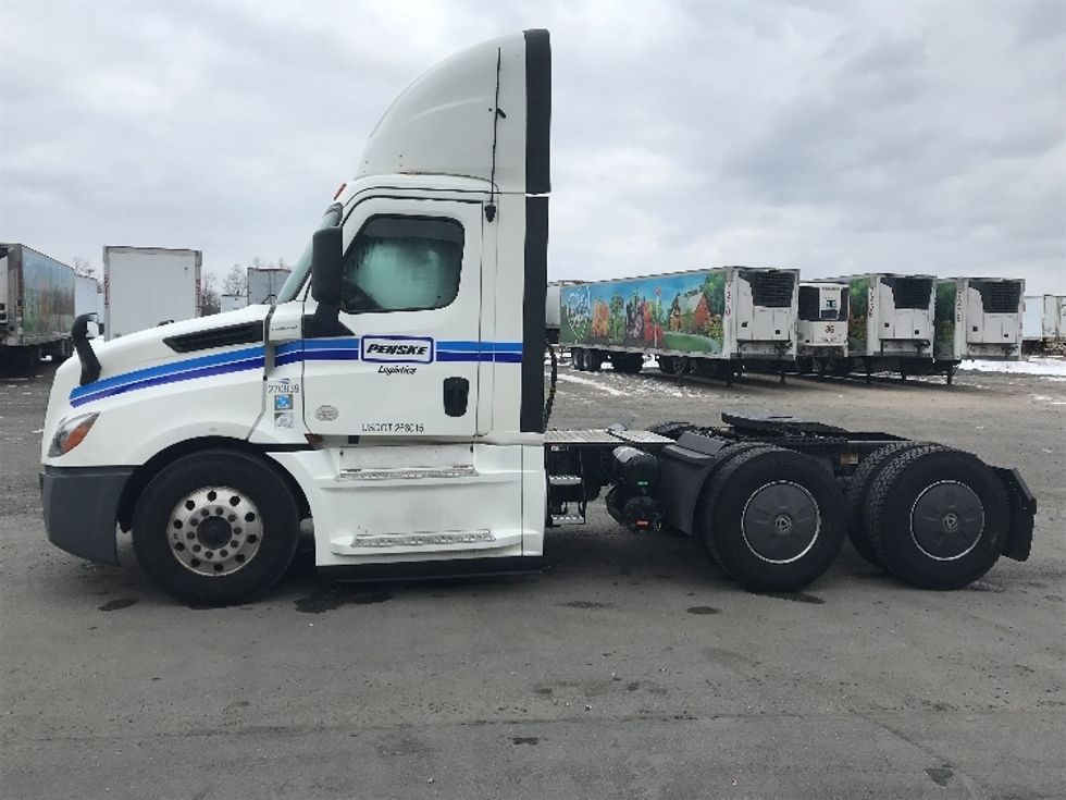 Day Cab Tractor-Heavy Duty Tractors-Freightliner-2020-T12664ST-Pottsville-PA-784,009\n\t\tmiles-$ 28,500 - Image 4
