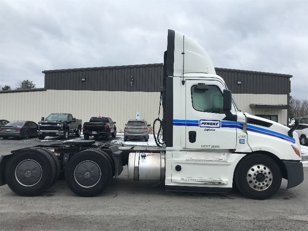 Day Cab Tractor-Heavy Duty Tractors-Freightliner-2020-T12664ST-Pottsville-PA-784,009\n\t\tmiles-$ 28,500 - Image 8