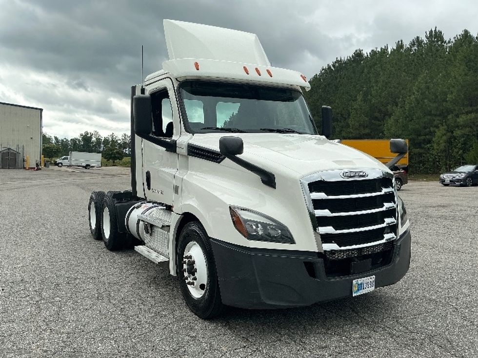 Day Cab Tractor-Heavy Duty Tractors-Freightliner-2020-T12664ST-Prince George-VA-346,571\n\t\tmiles-$ 51,250 - Image 1