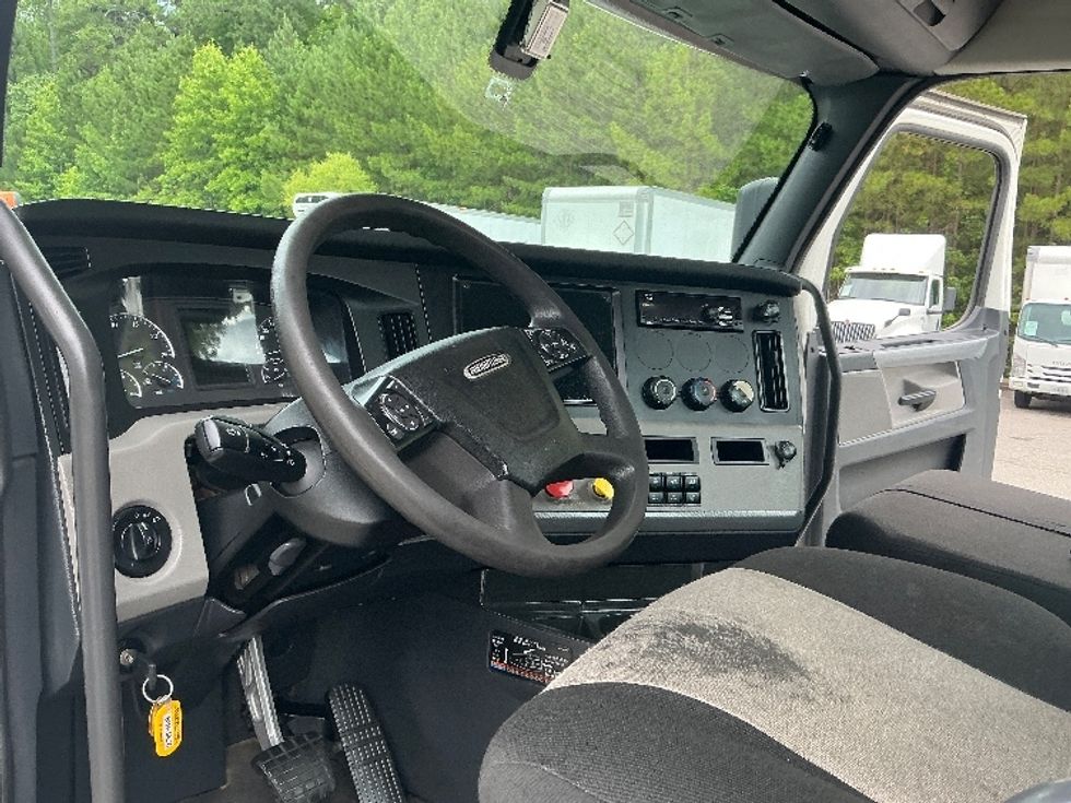 Day Cab Tractor-Heavy Duty Tractors-Freightliner-2020-T12664ST-Prince George-VA-346,571\n\t\tmiles-$ 51,250 - Image 10