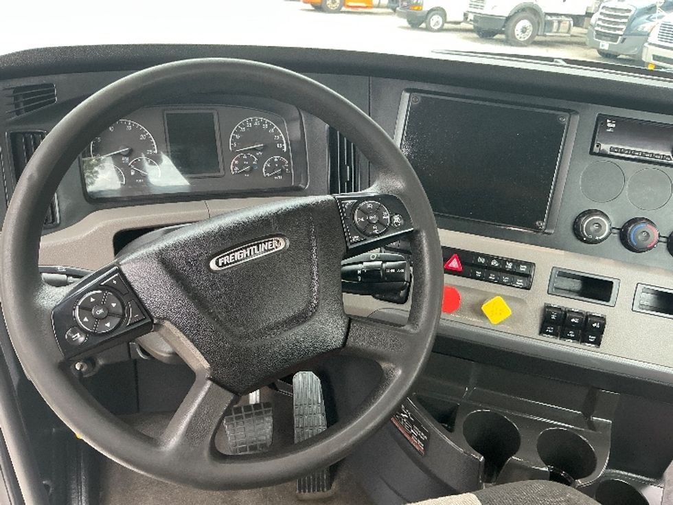 Day Cab Tractor-Heavy Duty Tractors-Freightliner-2020-T12664ST-Prince George-VA-346,571\n\t\tmiles-$ 51,250 - Image 11