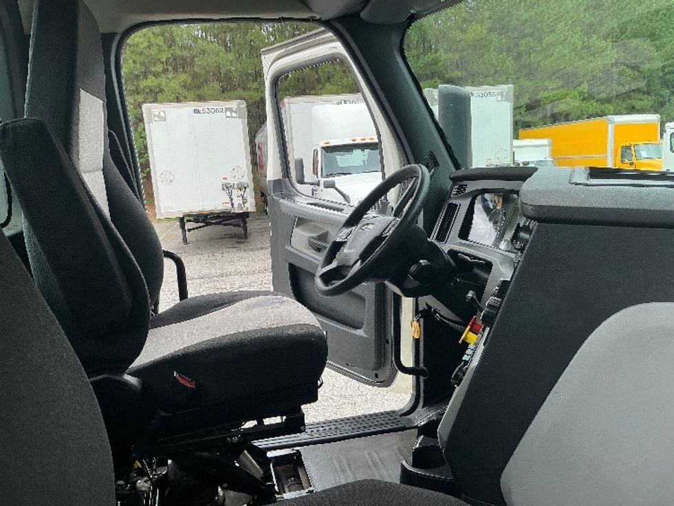 Day Cab Tractor-Heavy Duty Tractors-Freightliner-2020-T12664ST-Prince George-VA-346,571\n\t\tmiles-$ 51,250 - Image 14