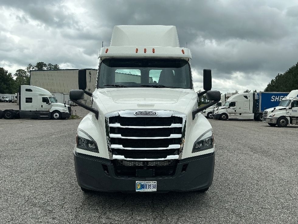 Day Cab Tractor-Heavy Duty Tractors-Freightliner-2020-T12664ST-Prince George-VA-346,571\n\t\tmiles-$ 51,250 - Image 2