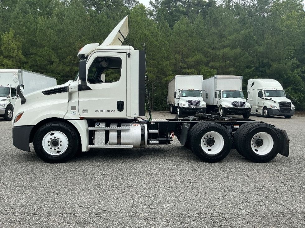 Day Cab Tractor-Heavy Duty Tractors-Freightliner-2020-T12664ST-Prince George-VA-346,571\n\t\tmiles-$ 51,250 - Image 4