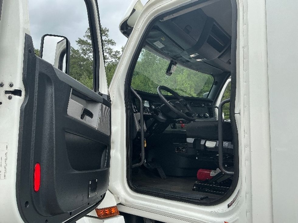 Day Cab Tractor-Heavy Duty Tractors-Freightliner-2020-T12664ST-Prince George-VA-346,571\n\t\tmiles-$ 51,250 - Image 9