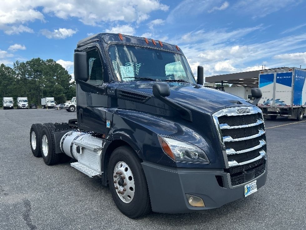 Day Cab Tractor-Heavy Duty Tractors-Freightliner-2020-T12664ST-Prince George-VA-399,258\n\t\tmiles-$ 55,750 - Image 1