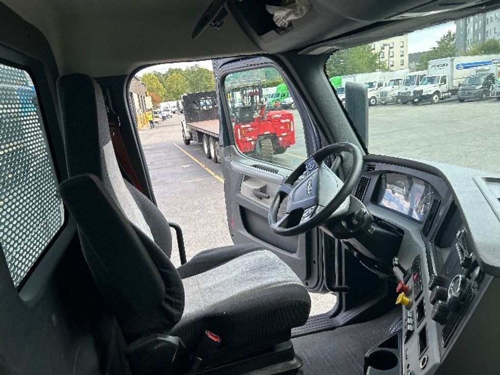 Day Cab Tractor-Heavy Duty Tractors-Freightliner-2020-T12664ST-Prince George-VA-399,258\n\t\tmiles-$ 55,750 - Image 14