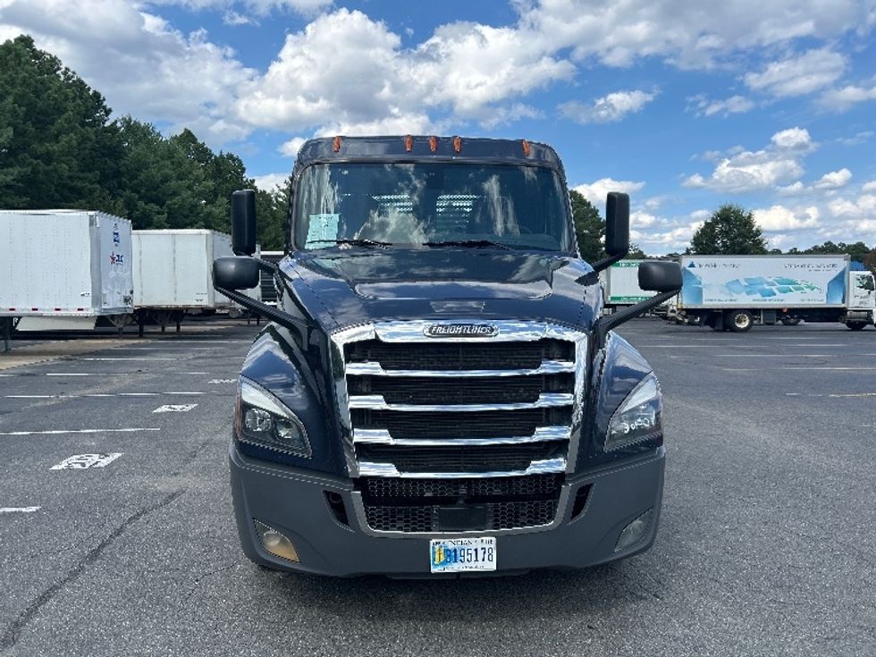 Day Cab Tractor-Heavy Duty Tractors-Freightliner-2020-T12664ST-Prince George-VA-399,258\n\t\tmiles-$ 55,750 - Image 2