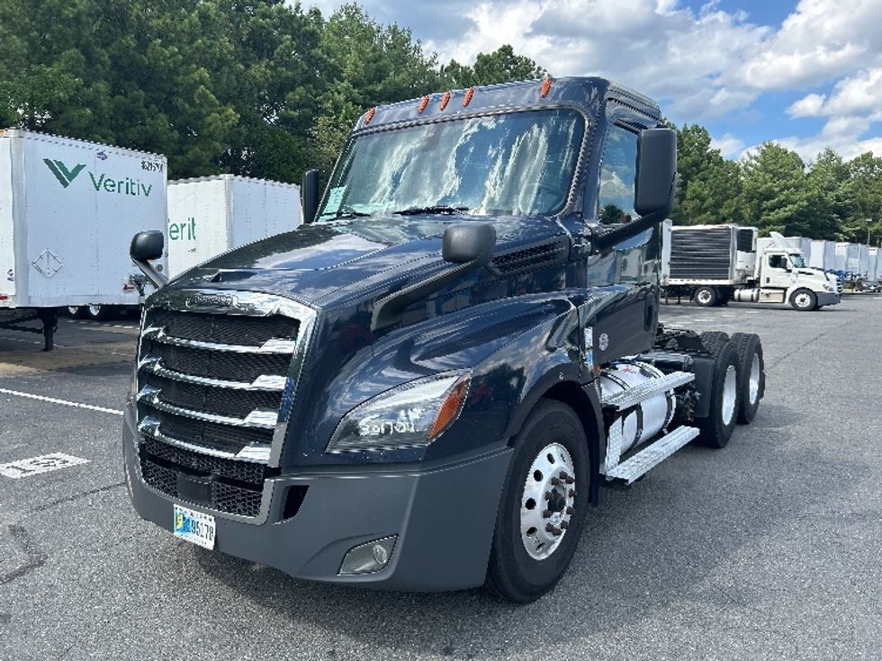 Day Cab Tractor-Heavy Duty Tractors-Freightliner-2020-T12664ST-Prince George-VA-399,258\n\t\tmiles-$ 55,750 - Image 3