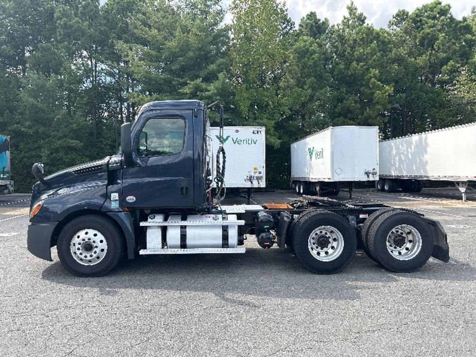Day Cab Tractor-Heavy Duty Tractors-Freightliner-2020-T12664ST-Prince George-VA-399,258\n\t\tmiles-$ 55,750 - Image 4