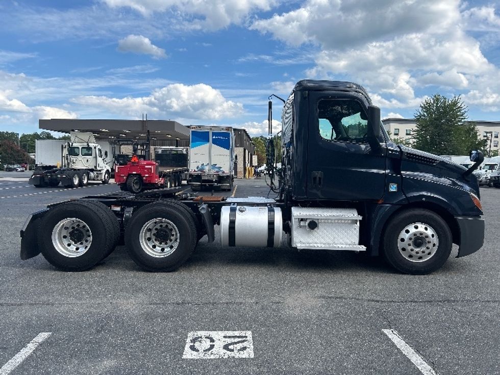 Day Cab Tractor-Heavy Duty Tractors-Freightliner-2020-T12664ST-Prince George-VA-399,258\n\t\tmiles-$ 55,750 - Image 8