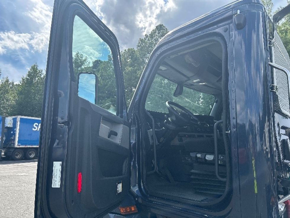 Day Cab Tractor-Heavy Duty Tractors-Freightliner-2020-T12664ST-Prince George-VA-399,258\n\t\tmiles-$ 55,750 - Image 9