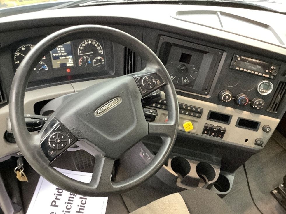 Day Cab Tractor-Heavy Duty Tractors-Freightliner-2020-T12664ST-Prince George-VA-424,938\n\t\tmiles-$ 51,250 - Image 10