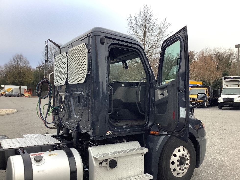 Day Cab Tractor-Heavy Duty Tractors-Freightliner-2020-T12664ST-Prince George-VA-424,938\n\t\tmiles-$ 51,250 - Image 12