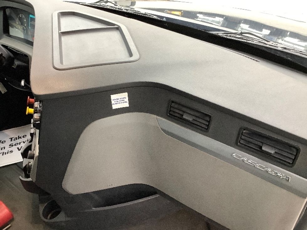 Day Cab Tractor-Heavy Duty Tractors-Freightliner-2020-T12664ST-Prince George-VA-424,938\n\t\tmiles-$ 51,250 - Image 13