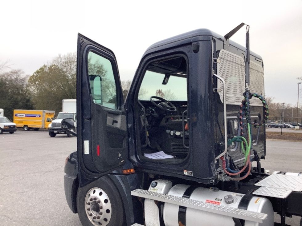 Day Cab Tractor-Heavy Duty Tractors-Freightliner-2020-T12664ST-Prince George-VA-424,938\n\t\tmiles-$ 51,250 - Image 9