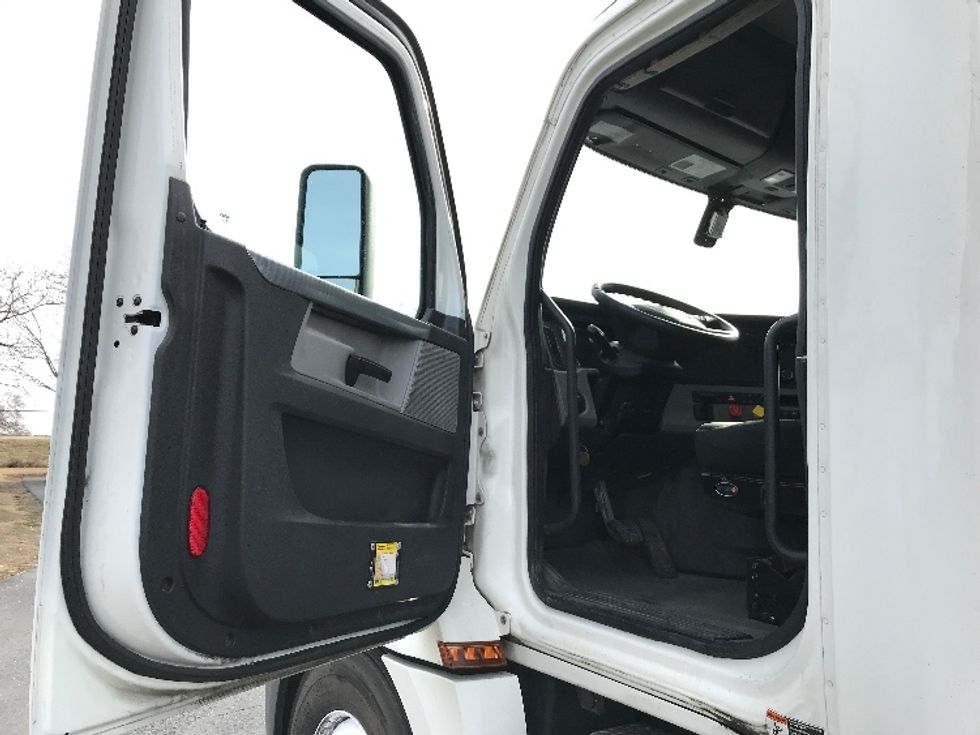 Day Cab Tractor-Heavy Duty Tractors-Freightliner-2020-T12664ST-Prince George-VA-449,546\n\t\tmiles-$ 47,500 - Image 9