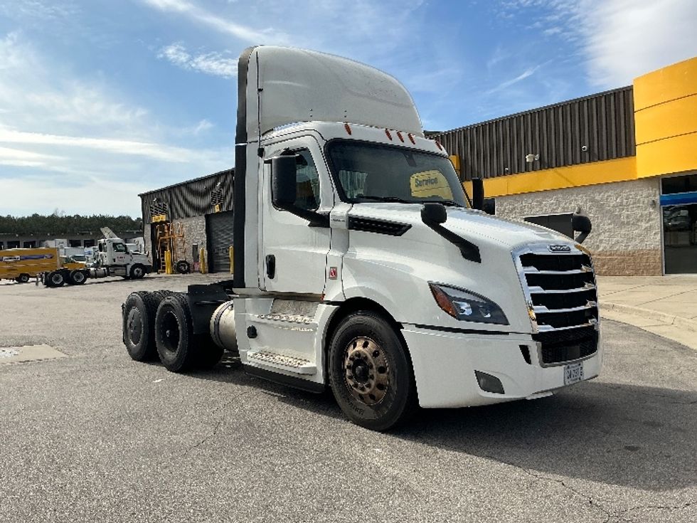 Day Cab Tractor-Heavy Duty Tractors-Freightliner-2020-T12664ST-Prince George-VA-846,897\n\t\tmiles-$ 28,750 - Image 1