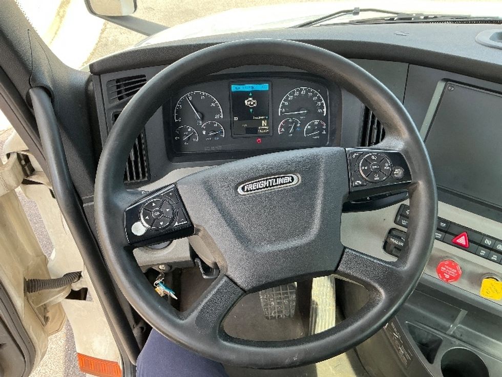 Day Cab Tractor-Heavy Duty Tractors-Freightliner-2020-T12664ST-Prince George-VA-846,897\n\t\tmiles-$ 28,750 - Image 11