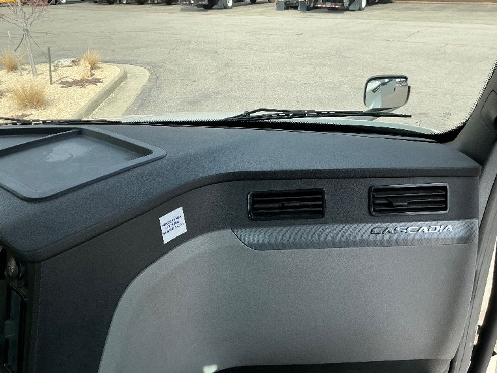 Day Cab Tractor-Heavy Duty Tractors-Freightliner-2020-T12664ST-Prince George-VA-846,897\n\t\tmiles-$ 28,750 - Image 13