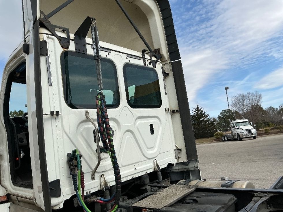 Day Cab Tractor-Heavy Duty Tractors-Freightliner-2020-T12664ST-Prince George-VA-846,897\n\t\tmiles-$ 28,750 - Image 17