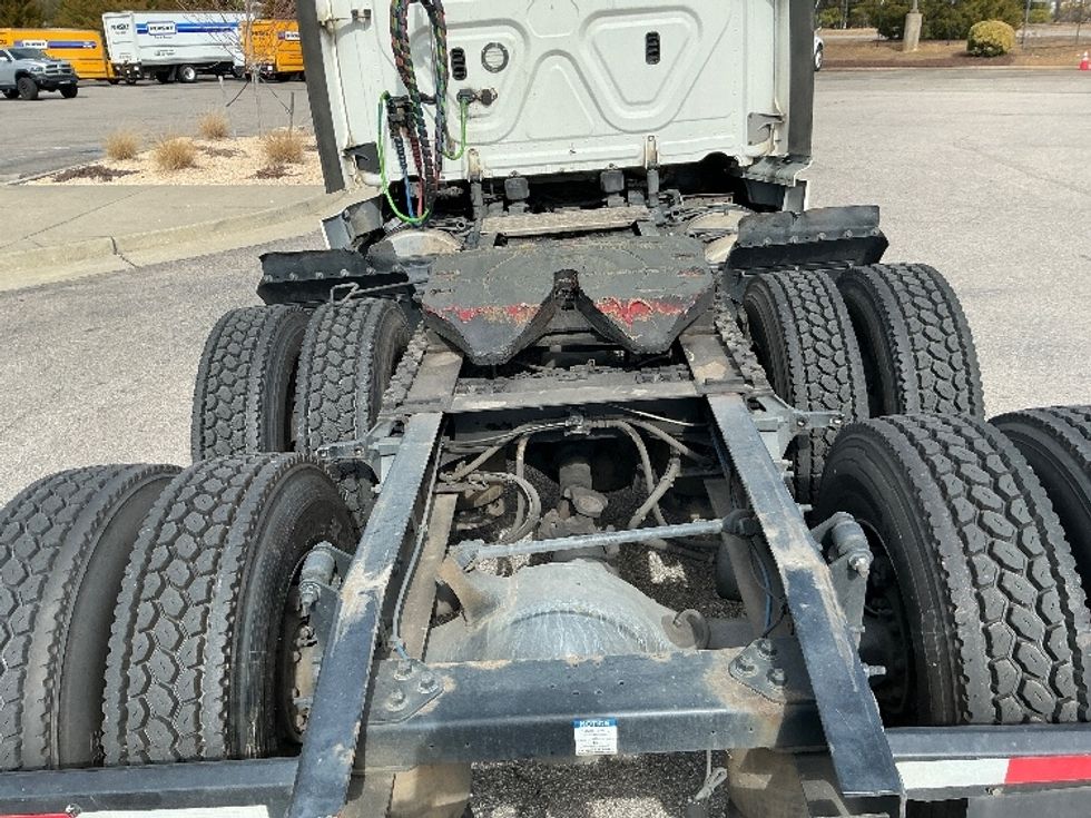Day Cab Tractor-Heavy Duty Tractors-Freightliner-2020-T12664ST-Prince George-VA-846,897\n\t\tmiles-$ 28,750 - Image 6