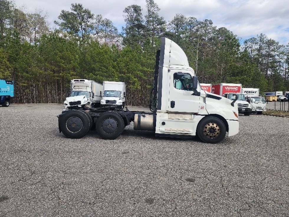 Day Cab Tractor-Heavy Duty Tractors-Freightliner-2020-T12664ST-Prince George-VA-846,897\n\t\tmiles-$ 28,750 - Image 8