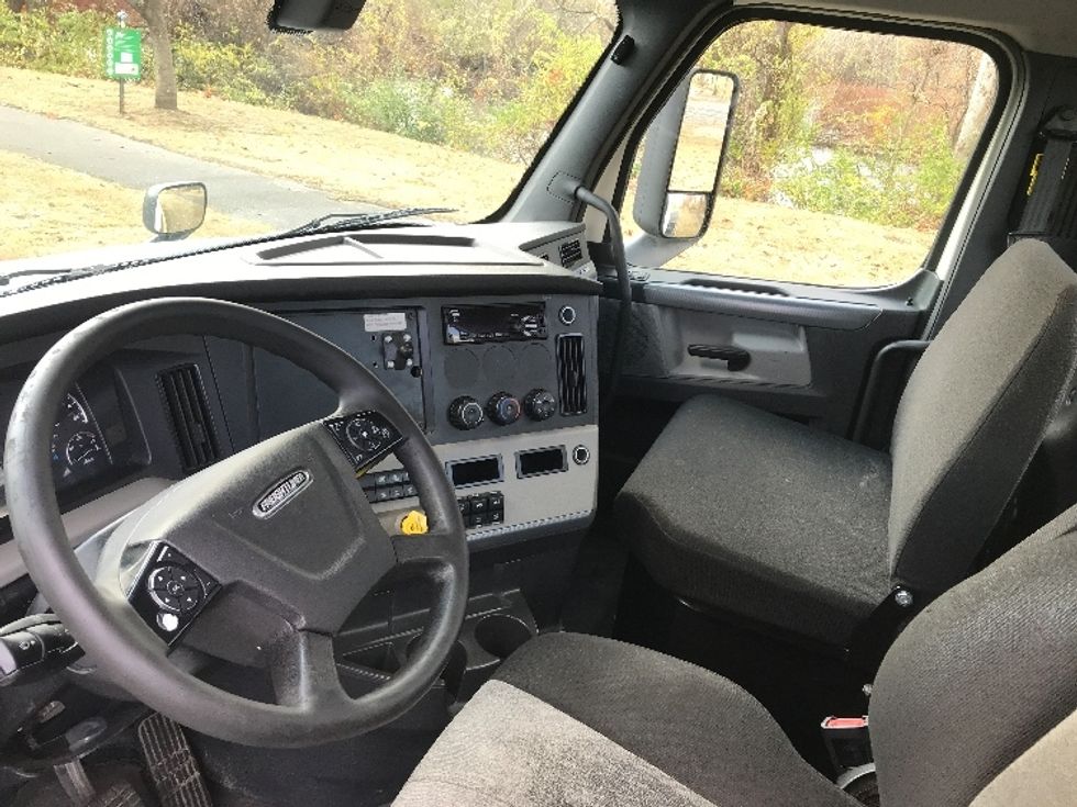 Day Cab Tractor-Heavy Duty Tractors-Freightliner-2020-T12664ST-Reading-PA-513,375\n\t\tmiles-$ 45,750 - Image 10