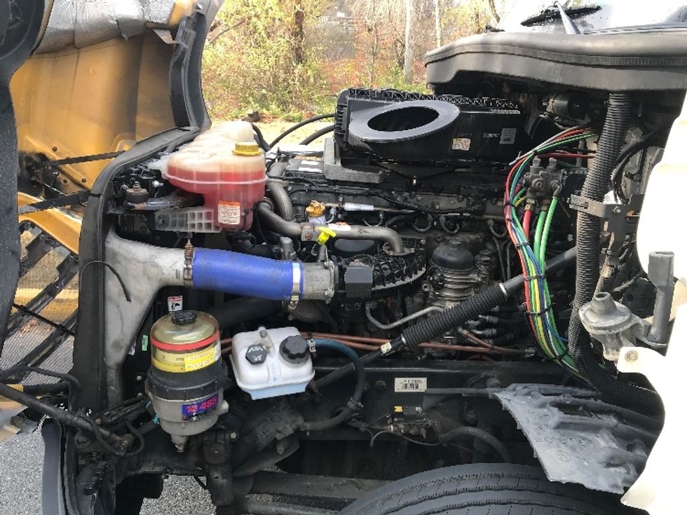 Day Cab Tractor-Heavy Duty Tractors-Freightliner-2020-T12664ST-Reading-PA-513,375\n\t\tmiles-$ 45,750 - Image 16