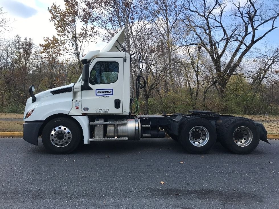 Day Cab Tractor-Heavy Duty Tractors-Freightliner-2020-T12664ST-Reading-PA-513,375\n\t\tmiles-$ 45,750 - Image 4