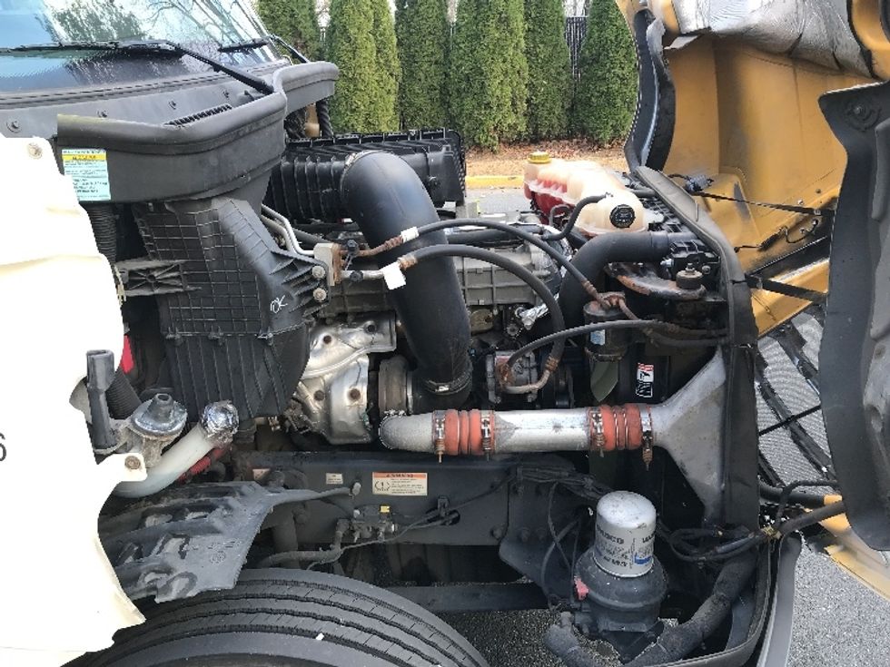 Day Cab Tractor-Heavy Duty Tractors-Freightliner-2020-T12664ST-Reading-PA-555,412\n\t\tmiles-$ 34,250 - Image 15