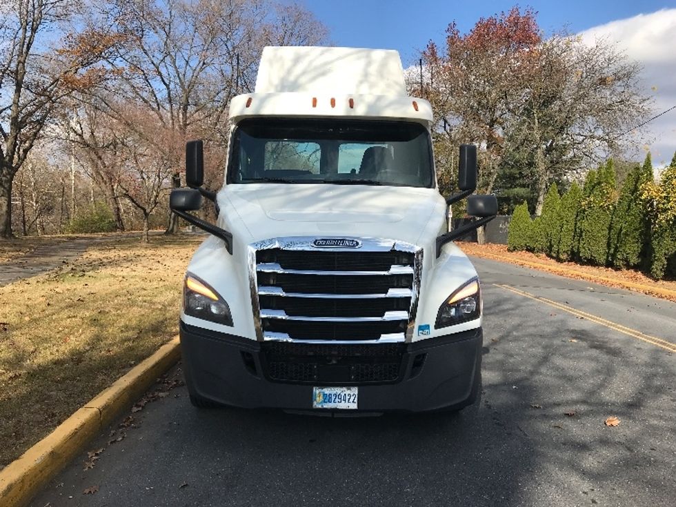 Day Cab Tractor-Heavy Duty Tractors-Freightliner-2020-T12664ST-Reading-PA-555,412\n\t\tmiles-$ 34,250 - Image 2