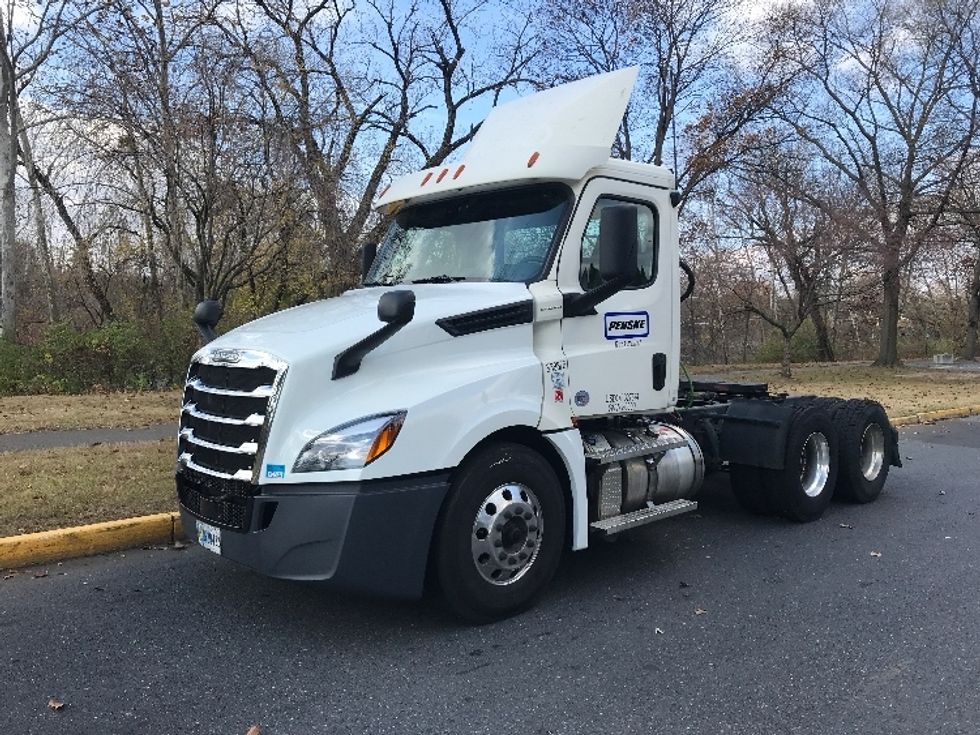 Day Cab Tractor-Heavy Duty Tractors-Freightliner-2020-T12664ST-Reading-PA-555,412\n\t\tmiles-$ 34,250 - Image 3