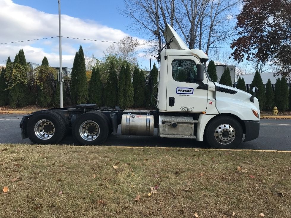 Day Cab Tractor-Heavy Duty Tractors-Freightliner-2020-T12664ST-Reading-PA-555,412\n\t\tmiles-$ 34,250 - Image 8