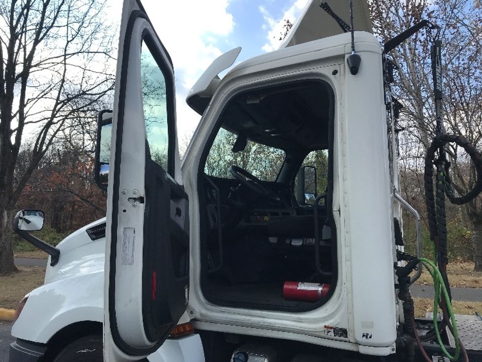 Day Cab Tractor-Heavy Duty Tractors-Freightliner-2020-T12664ST-Reading-PA-555,412\n\t\tmiles-$ 34,250 - Image 9
