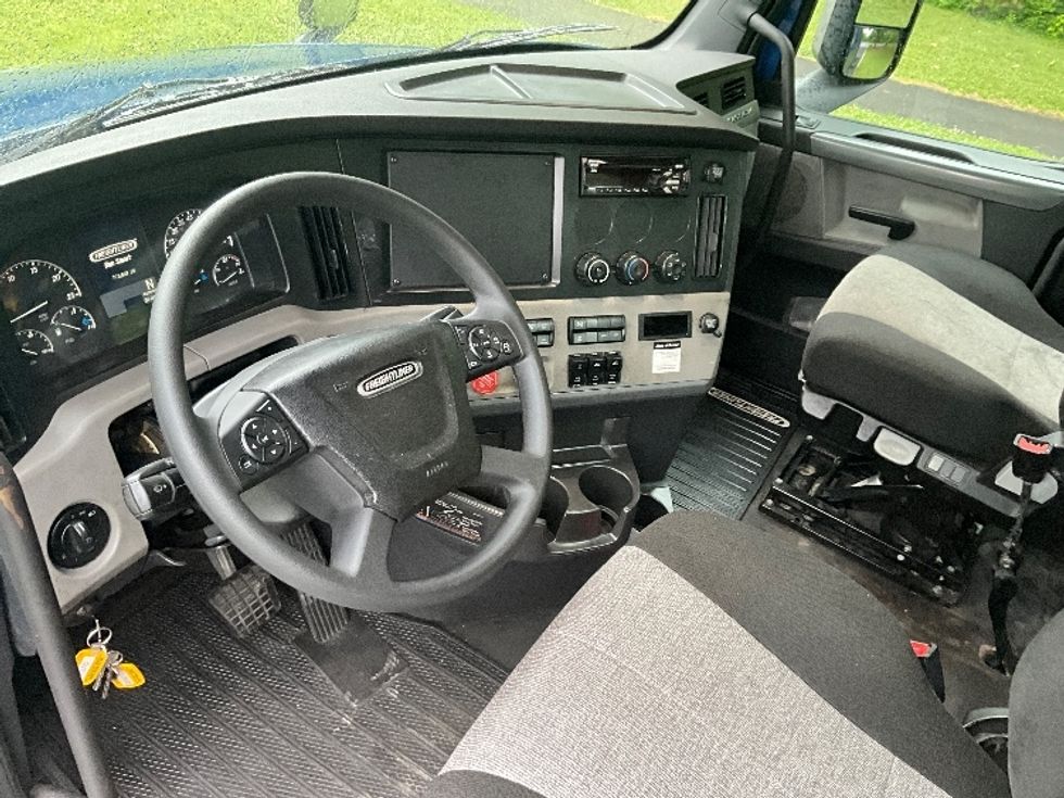 Day Cab Tractor-Heavy Duty Tractors-Freightliner-2020-T12664ST-Reading-PA-772,954\n\t\tmiles-$ 25,250 - Image 10