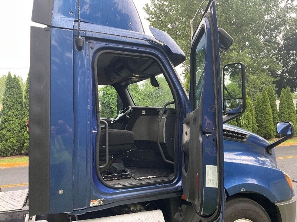 Day Cab Tractor-Heavy Duty Tractors-Freightliner-2020-T12664ST-Reading-PA-772,954\n\t\tmiles-$ 25,250 - Image 12